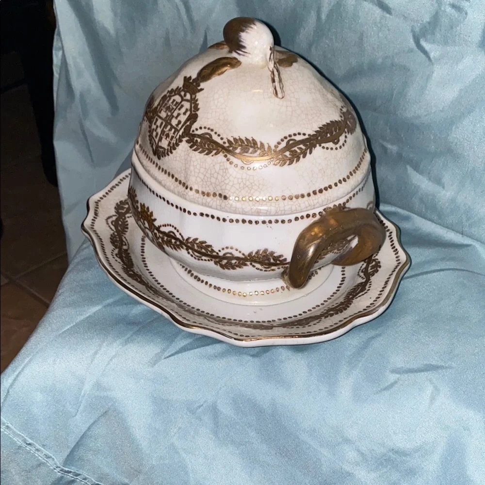 BX48 Vintage 3 pc Wong Lee 1895 Porcelain Collection Gold and White Covered Dish